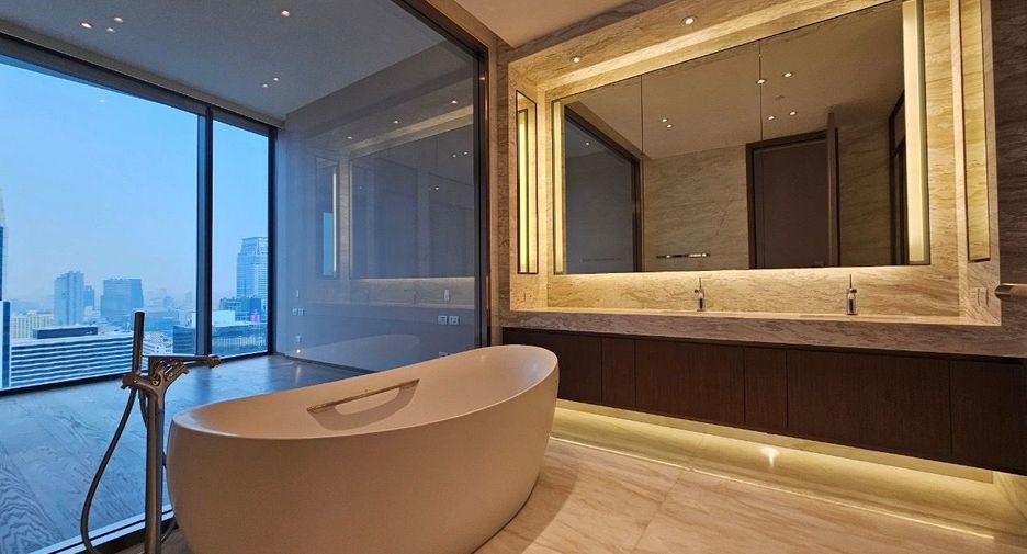 For sale 3 bed condo in Pathum Wan, Bangkok