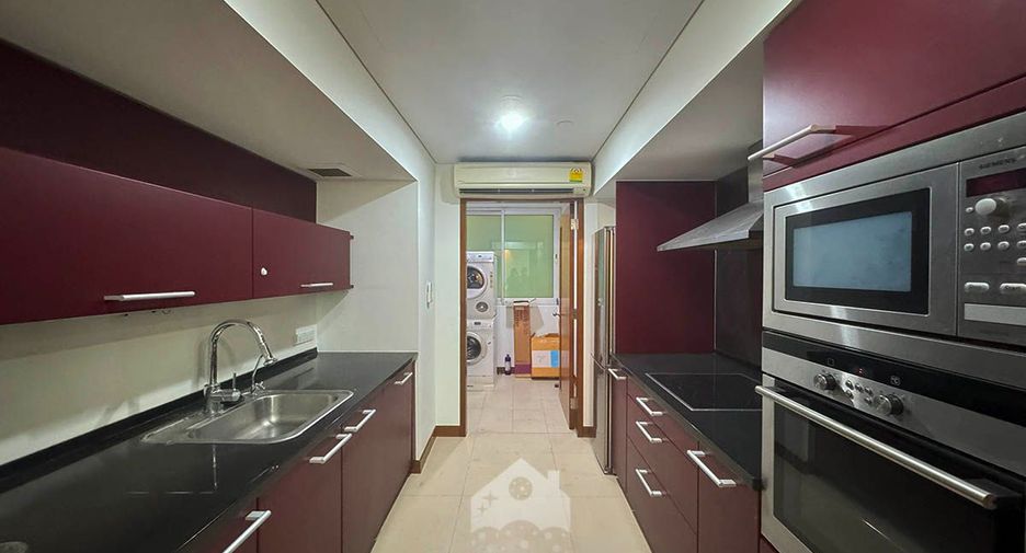 For rent 2 bed condo in Pathum Wan, Bangkok