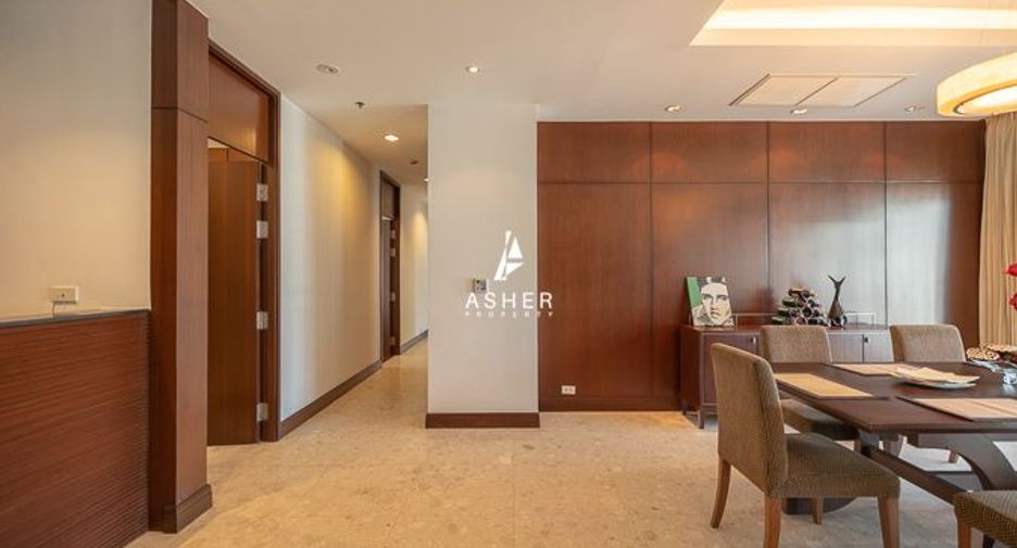 For rent 3 bedrooms condo in Pathum Wan, Bangkok