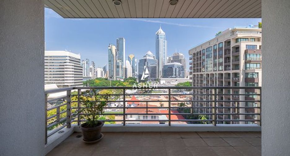 For rent 3 bedrooms condo in Pathum Wan, Bangkok
