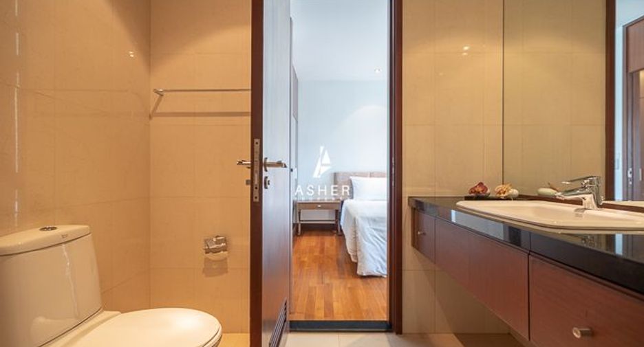 For rent 3 bedrooms condo in Pathum Wan, Bangkok