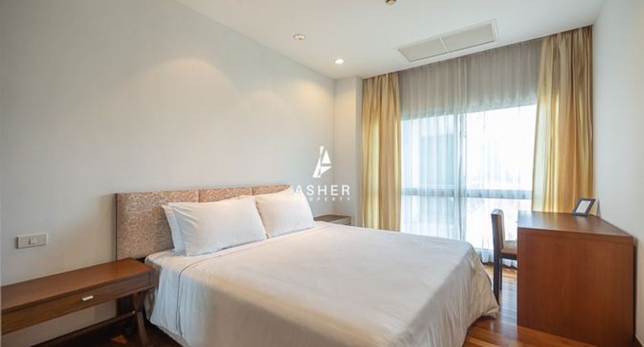 For rent 3 bedrooms condo in Pathum Wan, Bangkok