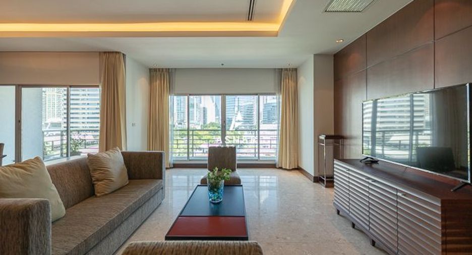 For rent 3 bedrooms condo in Pathum Wan, Bangkok