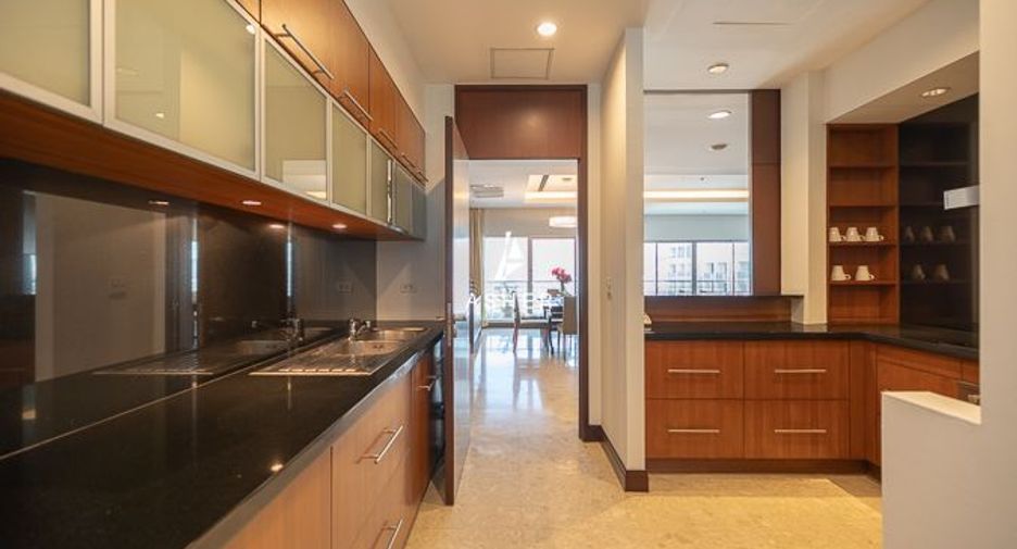 For rent 3 bedrooms condo in Pathum Wan, Bangkok