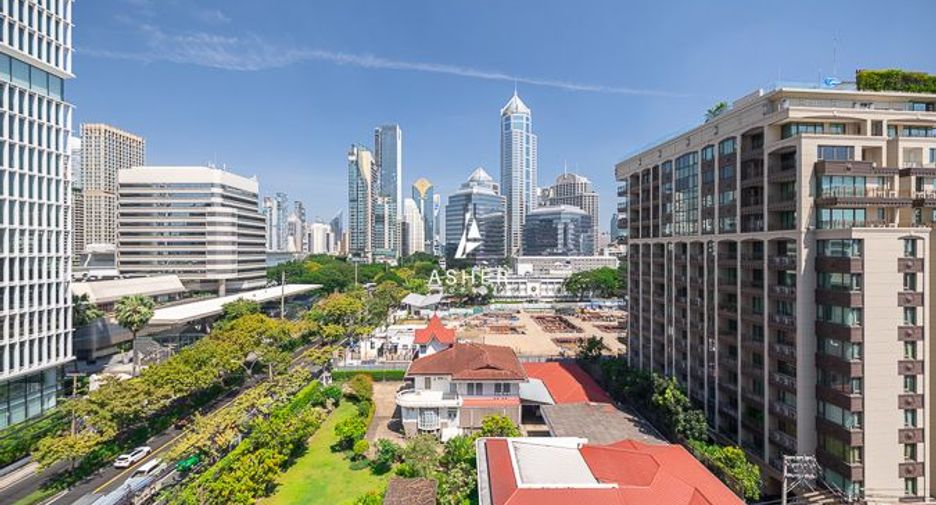 For rent 3 bedrooms condo in Pathum Wan, Bangkok