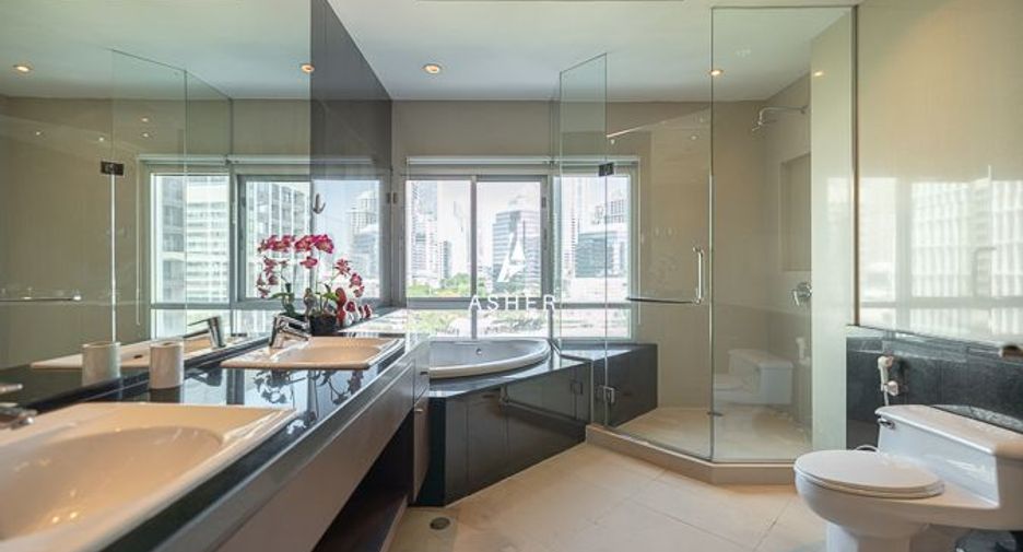 For rent 3 bedrooms condo in Pathum Wan, Bangkok