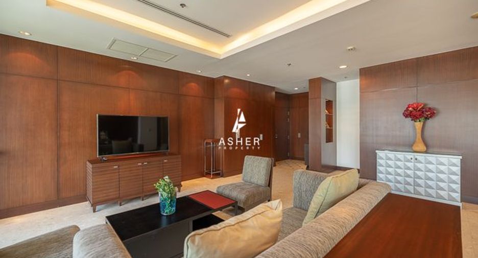 For rent 3 bedrooms condo in Pathum Wan, Bangkok