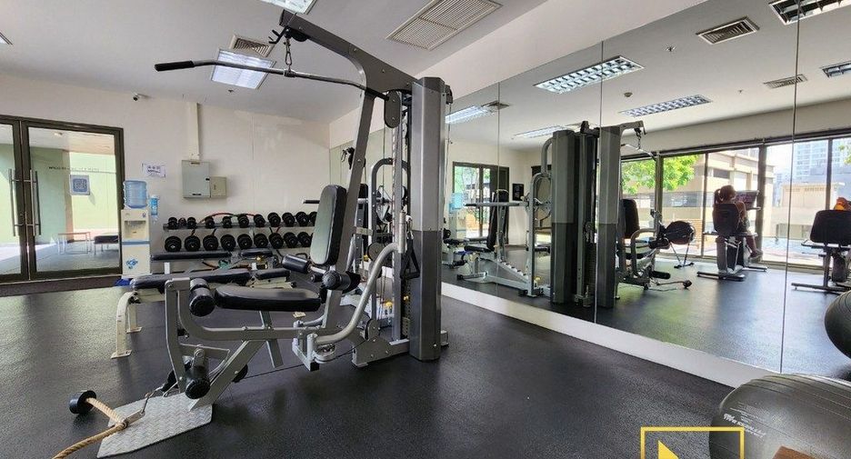 For rent and for sale 1 bed condo in Watthana, Bangkok