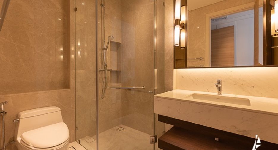 For sale 2 bedrooms condo in Pathum Wan, Bangkok