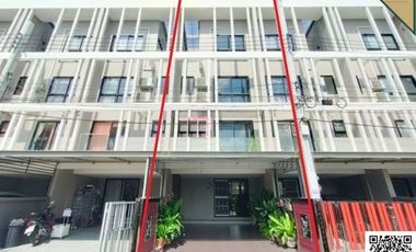 For sale 4 bedrooms townhouse in Mueang Samut Prakan, Samut Prakan