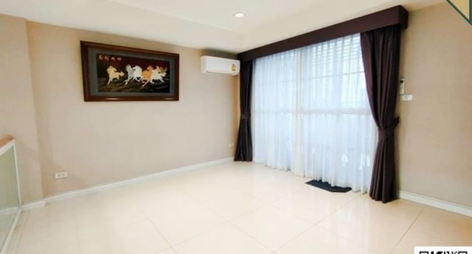 For sale 4 bedrooms townhouse in Mueang Samut Prakan, Samut Prakan