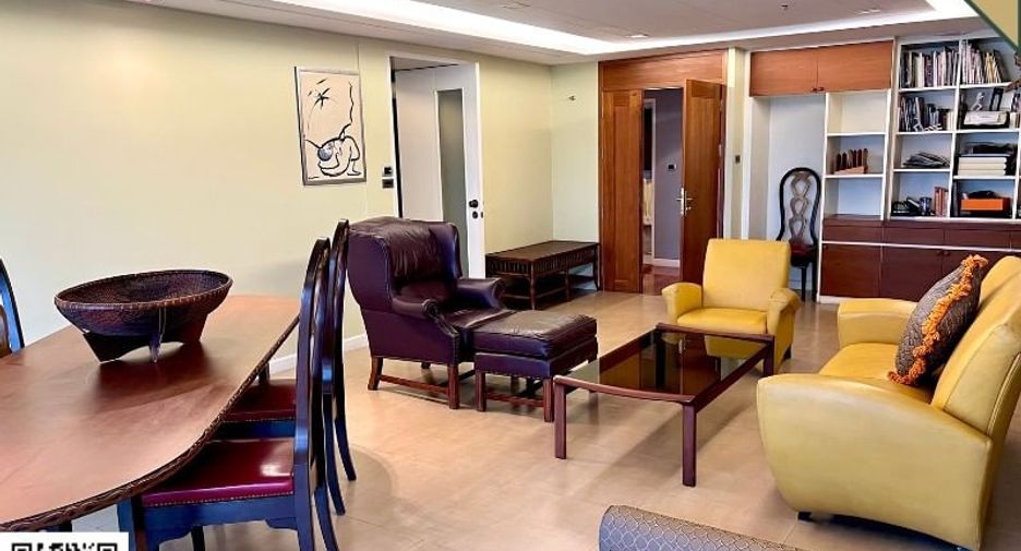 For sale 4 bedrooms condo in Watthana, Bangkok