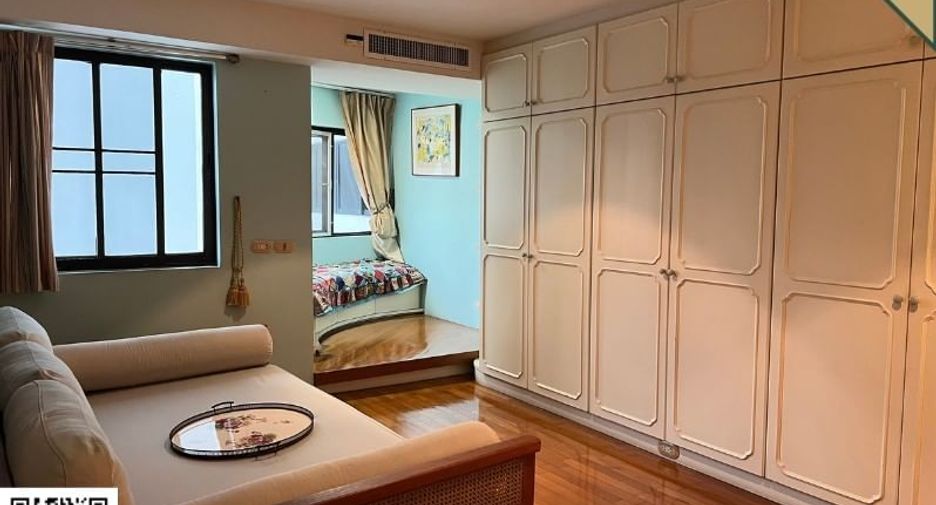 For sale 4 bedrooms condo in Watthana, Bangkok