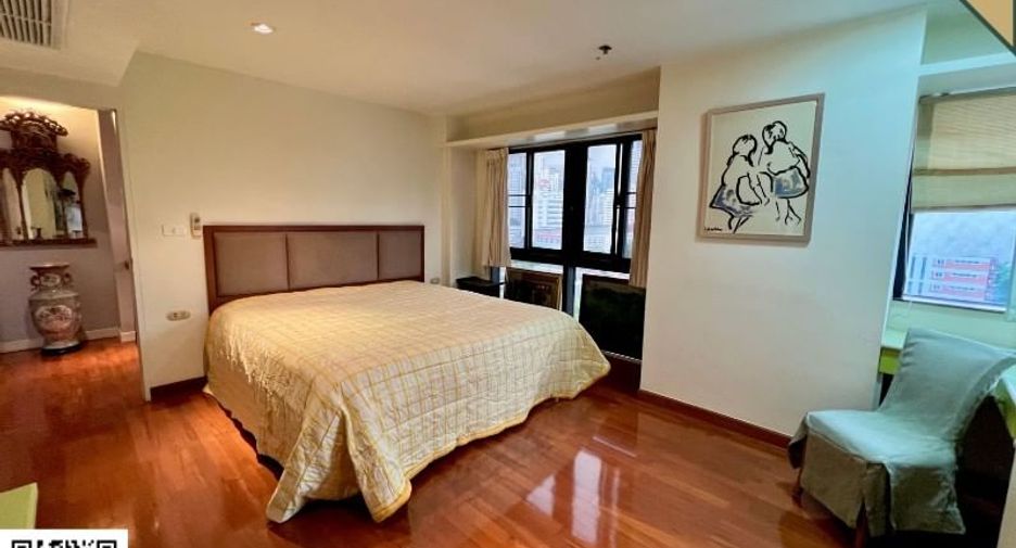 For sale 4 bedrooms condo in Watthana, Bangkok