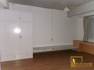 For rent 5 bedrooms townhouse in Watthana, Bangkok