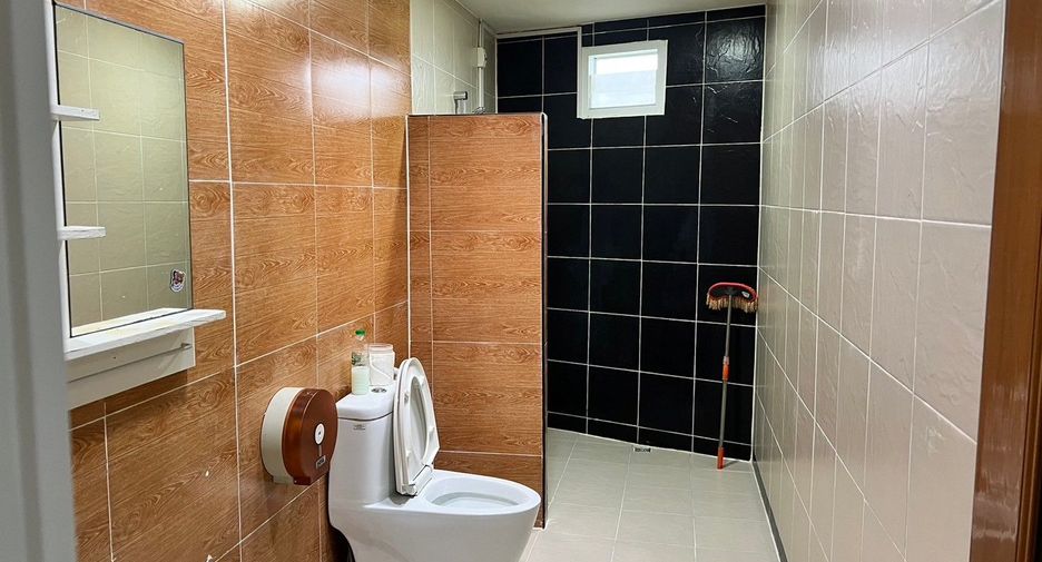 For sale 4 ベッドルーム house in Si Racha, Chonburi