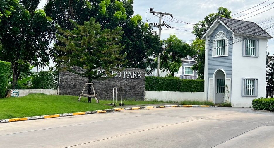 For sale 4 ベッドルーム house in Si Racha, Chonburi
