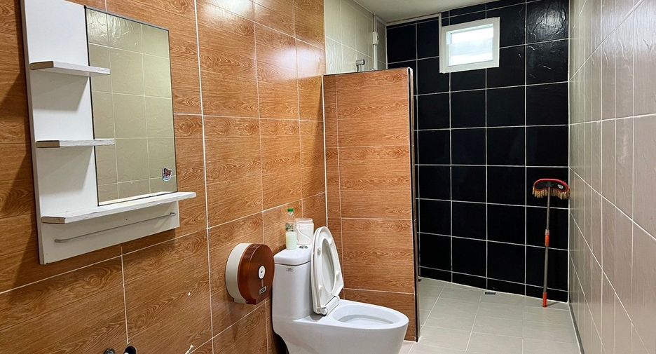 For sale 4 ベッドルーム house in Si Racha, Chonburi