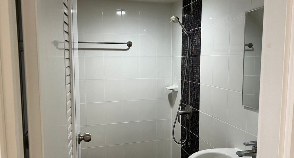 For sale 4 ベッドルーム house in Si Racha, Chonburi