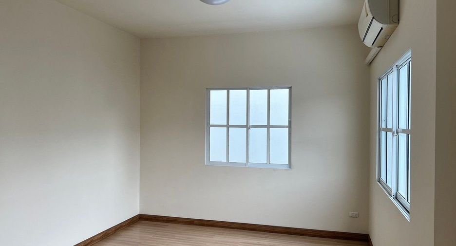 For sale 4 ベッドルーム house in Si Racha, Chonburi