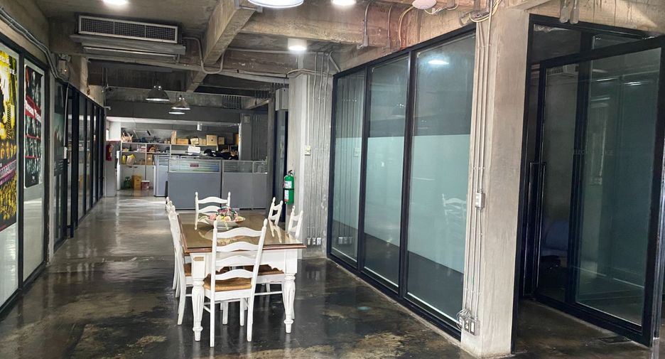 For rent and for sale 17 bed retail Space in Wang Thonglang, Bangkok