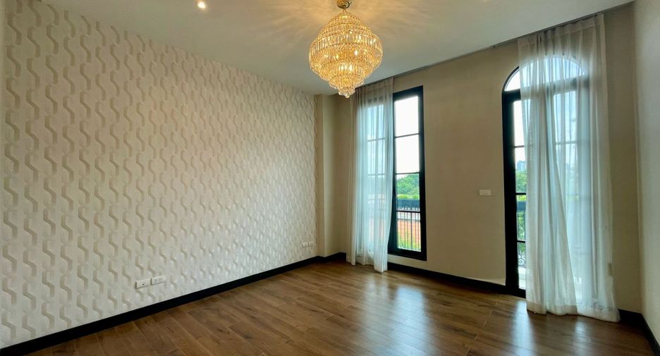 Haus zur Miete mit 4 Zimmer in Watthana, Bangkok