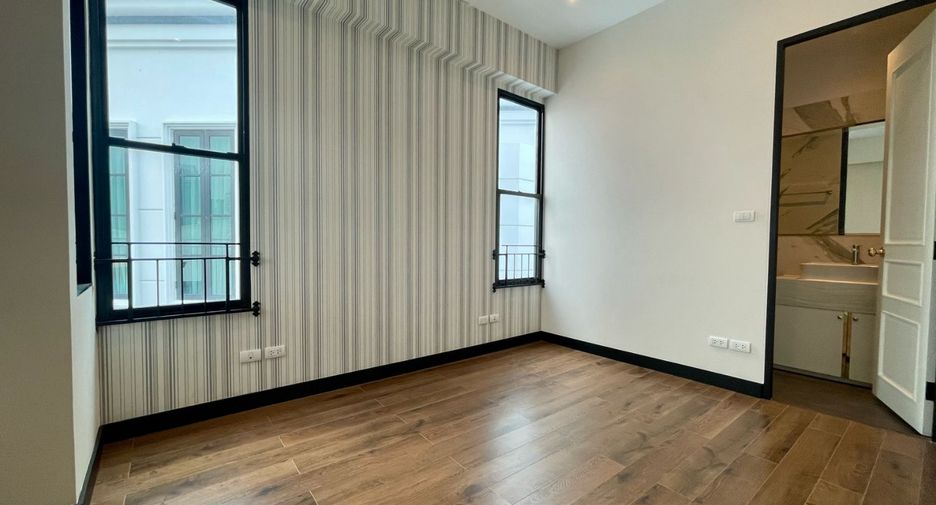 Haus zur Miete mit 4 Zimmer in Watthana, Bangkok