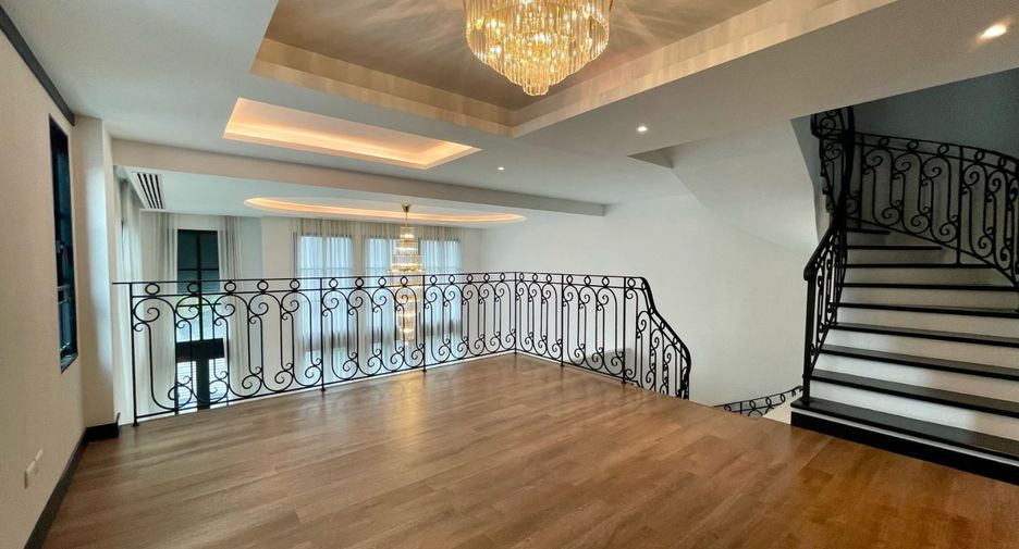 Haus zur Miete mit 4 Zimmer in Watthana, Bangkok