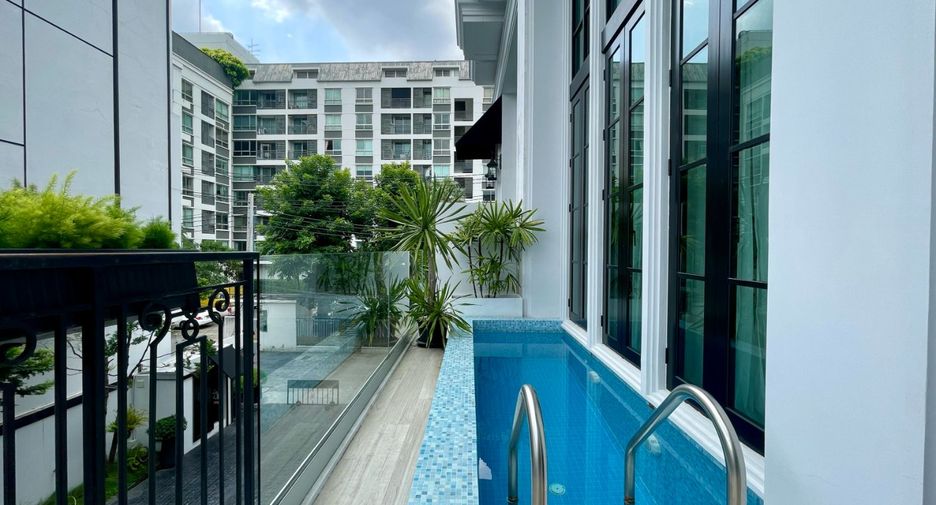 Haus zur Miete mit 4 Zimmer in Watthana, Bangkok