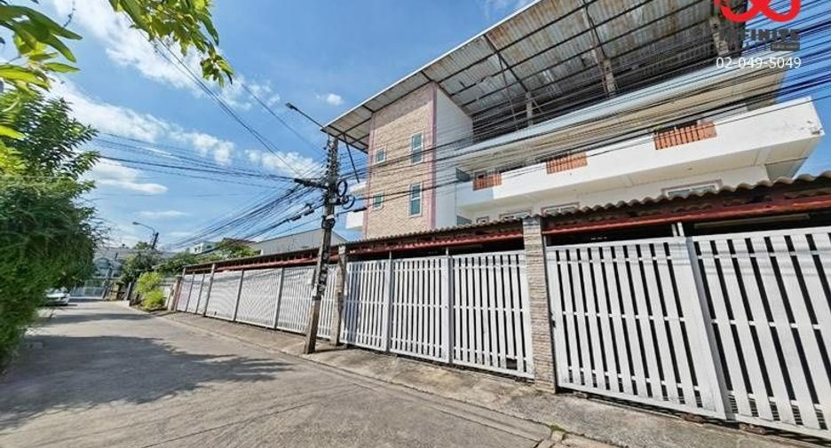 For sale 13 bed house in Lat Phrao, Bangkok