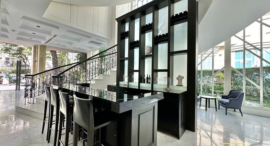 For sale 3 bed condo in Watthana, Bangkok