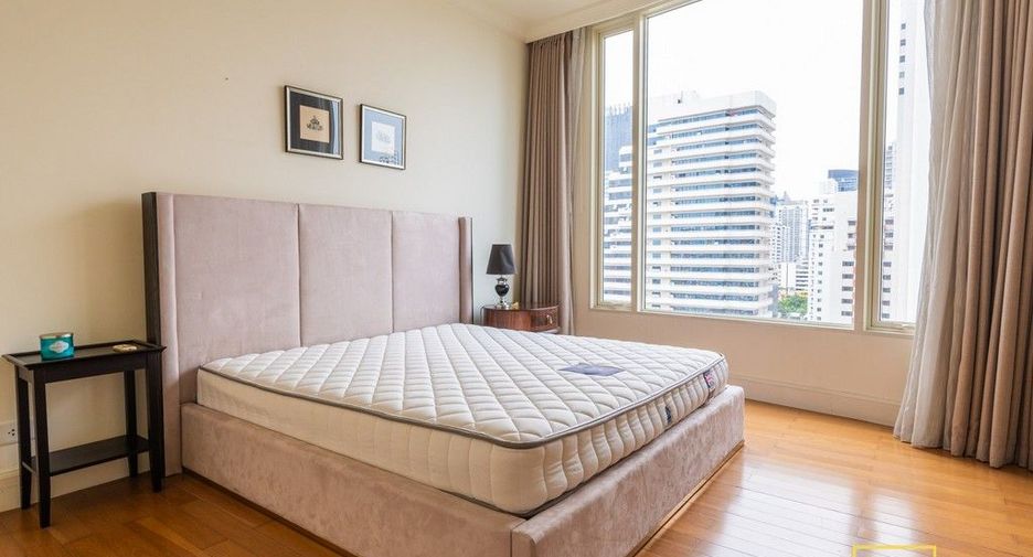 For sale 3 bed condo in Watthana, Bangkok