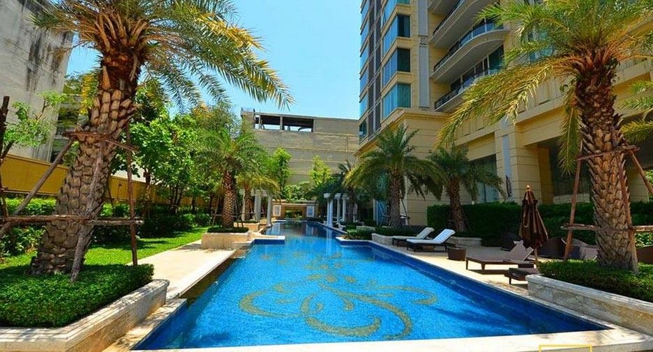 For sale 3 bed condo in Watthana, Bangkok