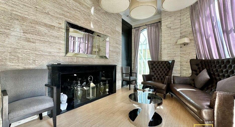 For sale 3 bed condo in Watthana, Bangkok