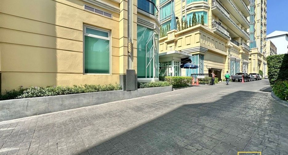 For sale 3 bed condo in Watthana, Bangkok