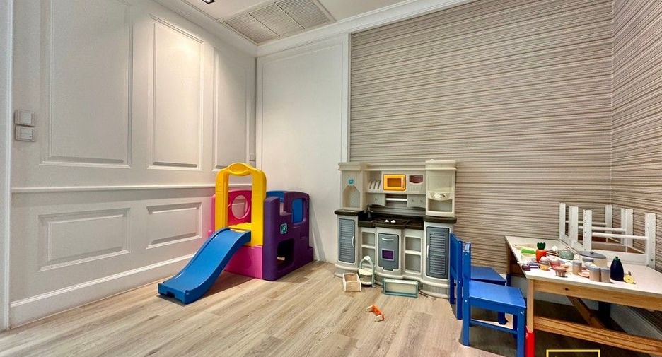 For sale 3 bed condo in Watthana, Bangkok