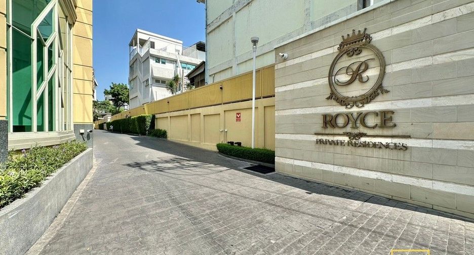 For sale 3 bed condo in Watthana, Bangkok