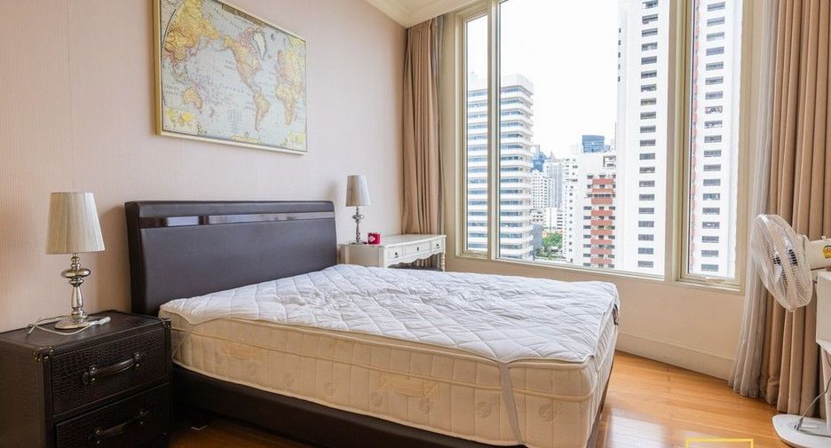 For sale 3 bed condo in Watthana, Bangkok