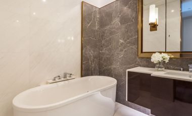 For rent and for sale 1 bed condo in Pathum Wan, Bangkok