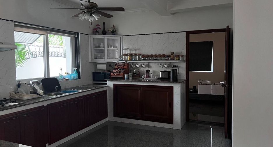 Casa en alquiler y en venta de 5 habitaciones en Bang Lamung, Chonburi