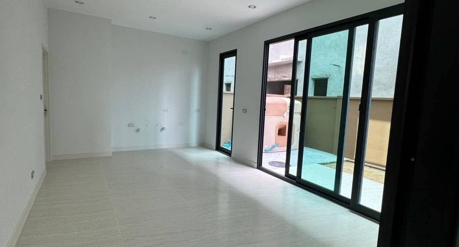 For rent 2 bedrooms house in Suan Luang, Bangkok