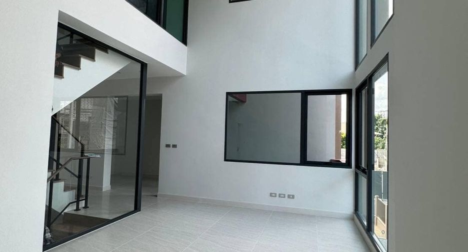 For rent 2 bedrooms house in Suan Luang, Bangkok