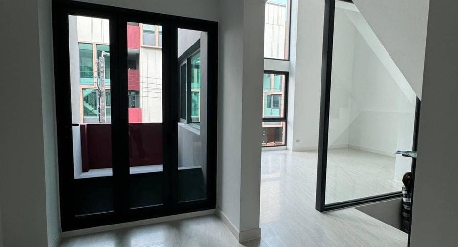 For rent 2 bedrooms house in Suan Luang, Bangkok