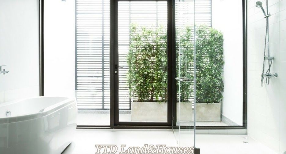 For rent 4 bedrooms house in Khlong Toei, Bangkok