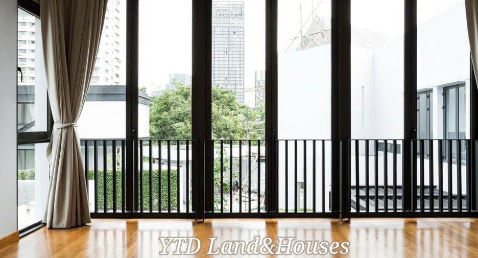 For rent 4 bedrooms house in Khlong Toei, Bangkok