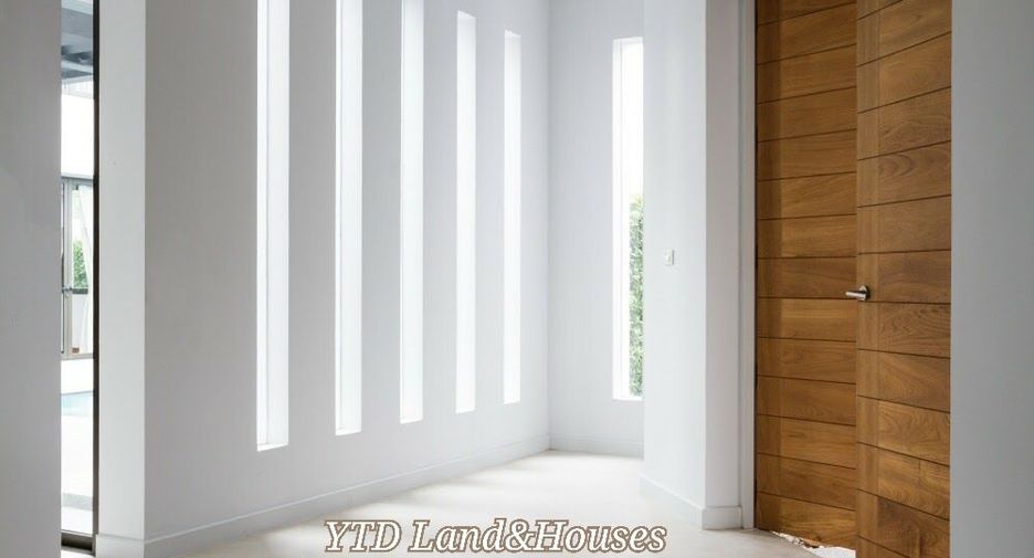 For rent 4 bedrooms house in Khlong Toei, Bangkok