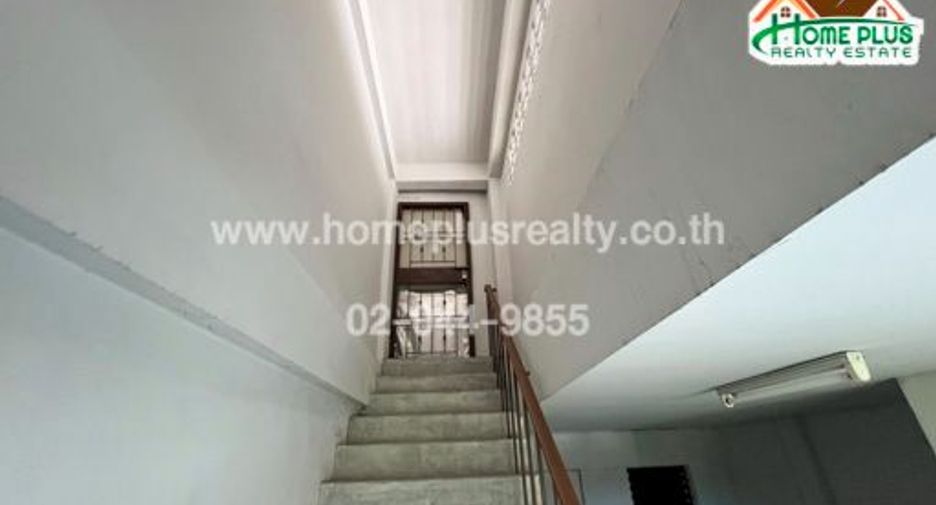 Gewerbefläche zum Kauf mit 4 Zimmer in Si Racha, Chonburi