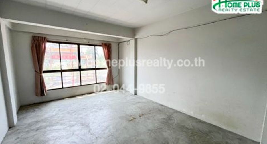 Gewerbefläche zum Kauf mit 4 Zimmer in Si Racha, Chonburi
