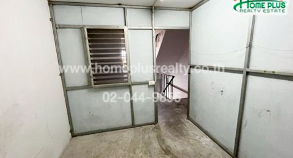 Gewerbefläche zum Kauf mit 4 Zimmer in Si Racha, Chonburi