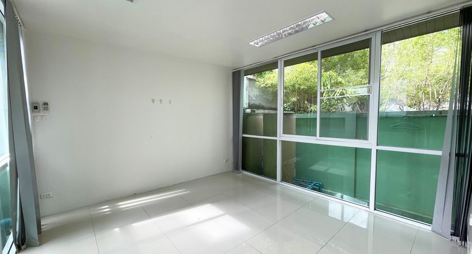 À vendre 2 chambres maison de ville à Prawet, Bangkok